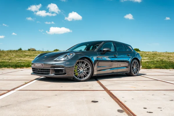hoofdafbeelding voor Porsche Panamera Sport Turismo uit 2020