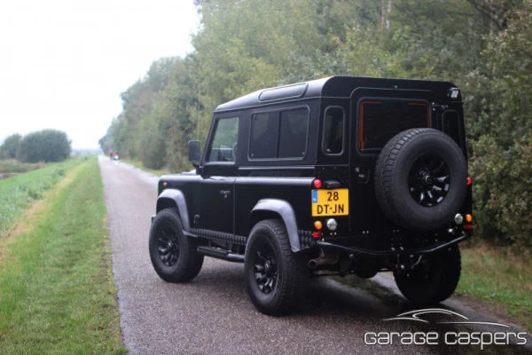 Foto in gallerij voor artikel Project: De Carbon Black Defender 90