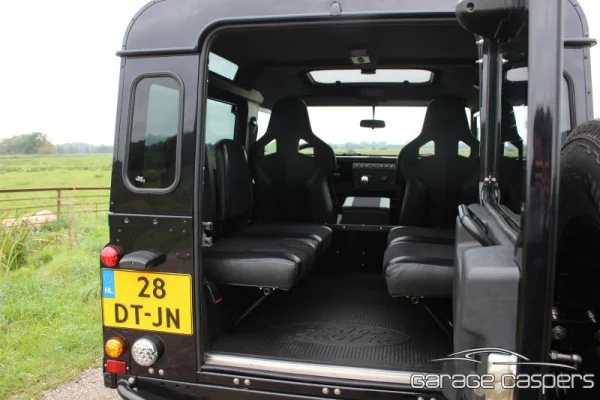 Foto in gallerij voor artikel Project: De Carbon Black Defender 90