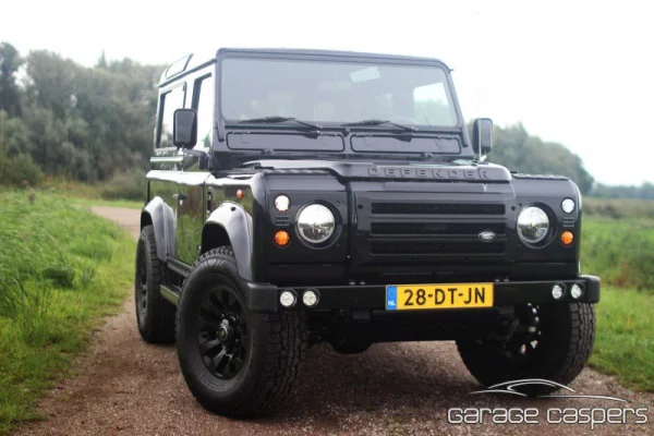 Foto in gallerij voor artikel Project: De Carbon Black Defender 90