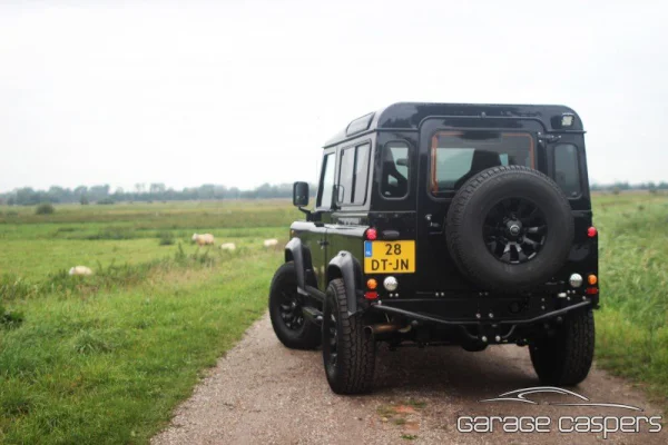 Foto in gallerij voor artikel Project: De Carbon Black Defender 90