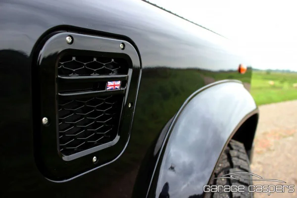 Foto in gallerij voor artikel Project: De Carbon Black Defender 90