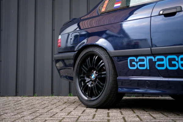 Foto 2 van fotogallerij BMW E36 328i Rally Spec uit 1996