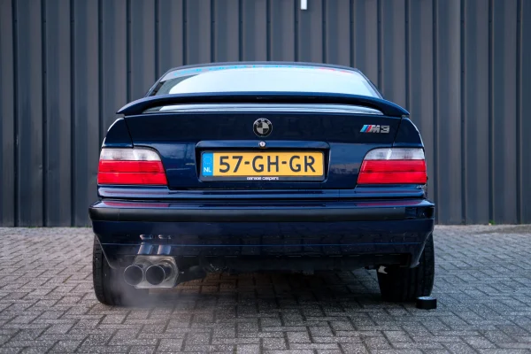 Foto 3 van fotogallerij BMW E36 325i Race/Drift uit 1992