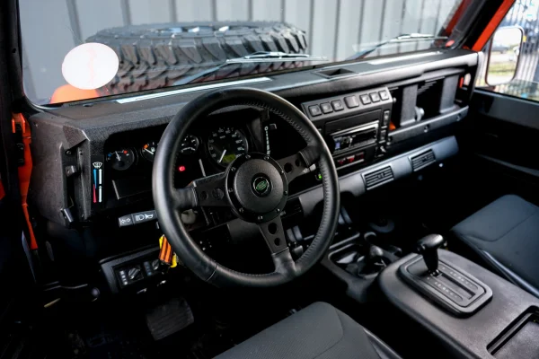 Foto 4 van fotogallerij Land Rover Defender 110 TD5 G4 Challenge Edition uit 2006