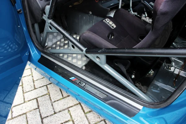 Foto 4 van fotogallerij BMW E46 M3 raceauto/ringtool uit 2001