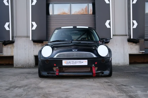 Foto 3 van fotogallerij MINI Cooper cup raceauto uit 2000