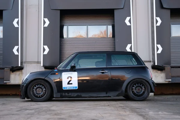 Foto 6 van fotogallerij MINI Cooper cup raceauto uit 2000