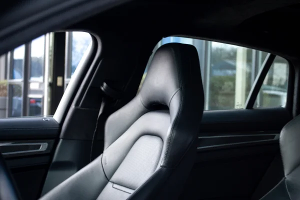 Foto 2 van fotogallerij Porsche Panamera 4S uit 2017