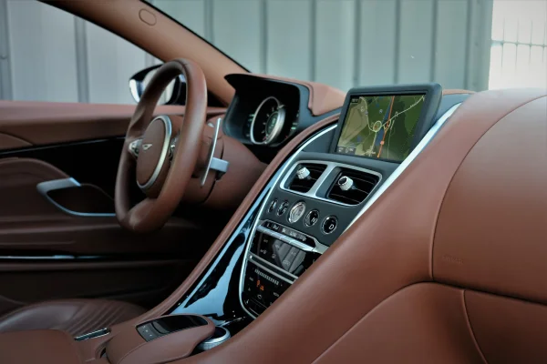 Foto 2 van fotogallerij Aston Martin DB11 5.2 V12 uit 2017