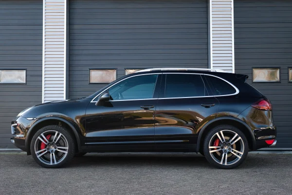 Foto 4 van fotogallerij Porsche Cayenne 4.8 Turbo uit 2011