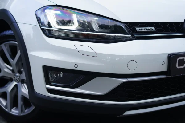 Foto 2 van fotogallerij Volkswagen Golf Alltrack Variant 4Motion uit 2017