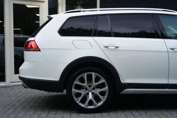Foto 4 van fotogallerij Volkswagen Golf Alltrack Variant 4Motion uit 2017