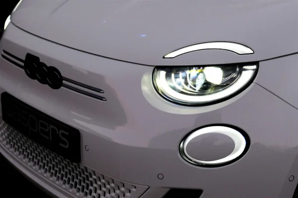 Foto 1 van fotogallerij Fiat 500 C La Prima uit 2021