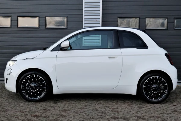 Foto 4 van fotogallerij Fiat 500 C La Prima uit 2021