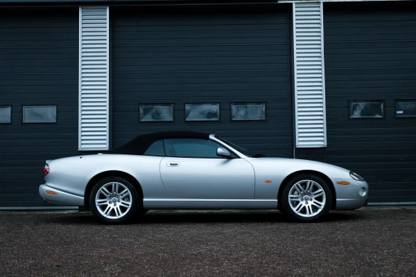 Foto 4 van fotogallerij Jaguar XKR Convertible uit 2004