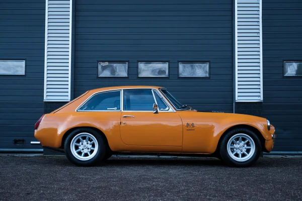 Foto 4 van fotogallerij MG B GT V8 3.9L uit 1972