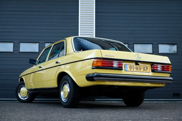 Foto 1 van fotogallerij Mercedes-Benz W123 200 uit 1980