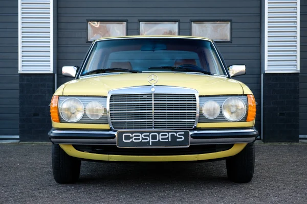 Foto 2 van fotogallerij Mercedes-Benz W123 200 uit 1980