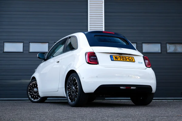 Foto 1 van fotogallerij Fiat 500E C La Prima uit 2021