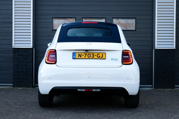 Foto 3 van fotogallerij Fiat 500E C La Prima uit 2021