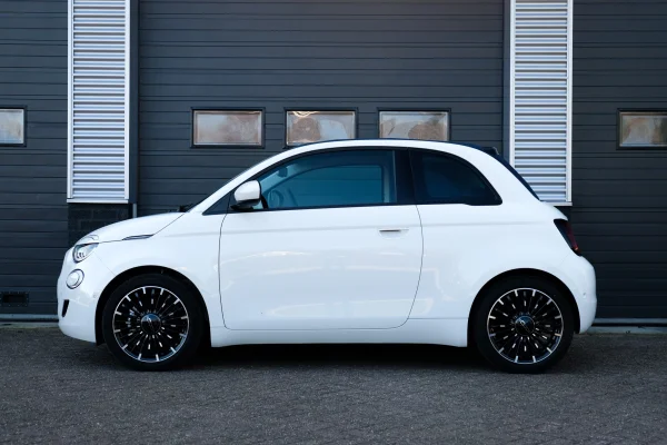 Foto 4 van fotogallerij Fiat 500E C La Prima uit 2021