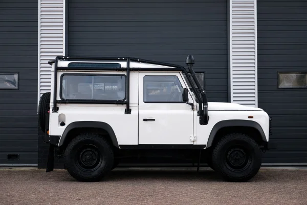 Foto 4 van fotogallerij Land Rover Defender 90 TD4 Puma uit 2010