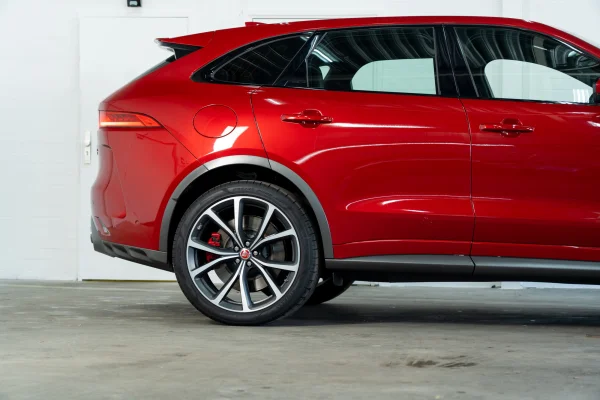 Foto 16 van fotogallerij Jaguar F-Pace 5.0 SVR uit 2018