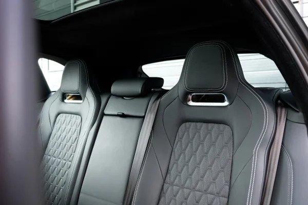 Foto 47 van fotogallerij Jaguar F-Pace 5.0 SVR uit 2018