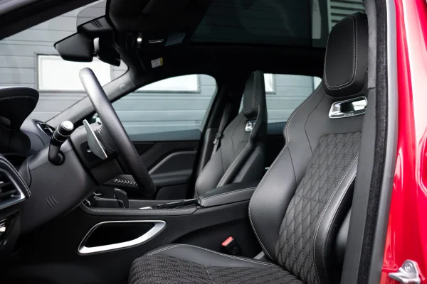 Foto 26 van fotogallerij Jaguar F-Pace 5.0 SVR uit 2018