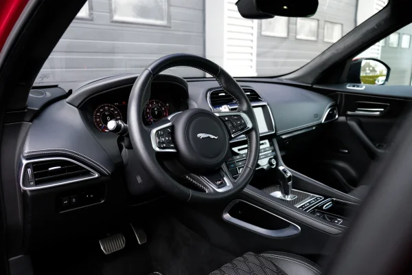Foto 28 van fotogallerij Jaguar F-Pace 5.0 SVR uit 2018