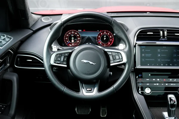 Foto 29 van fotogallerij Jaguar F-Pace 5.0 SVR uit 2018