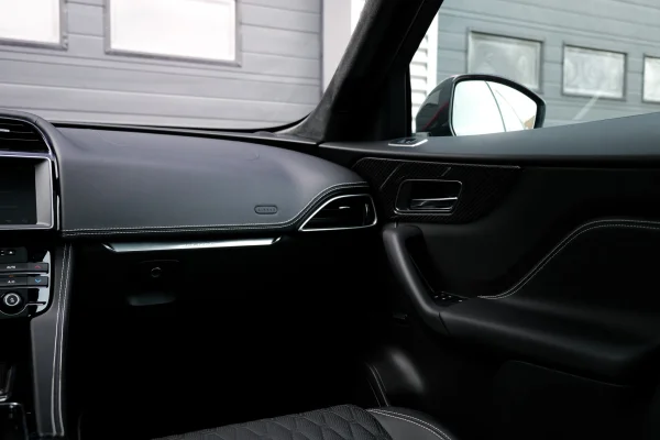 Foto 41 van fotogallerij Jaguar F-Pace 5.0 SVR uit 2018
