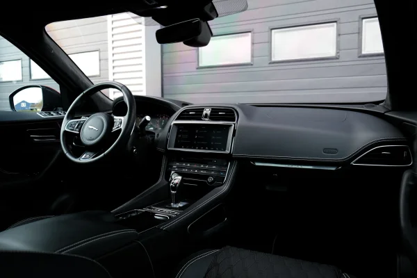 Foto 35 van fotogallerij Jaguar F-Pace 5.0 SVR uit 2018