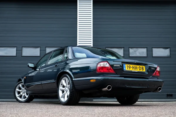 Foto 1 van fotogallerij Jaguar XJR 4.0 V8 uit 2001