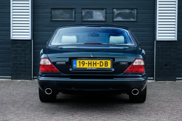 Foto 3 van fotogallerij Jaguar XJR 4.0 V8 uit 2001