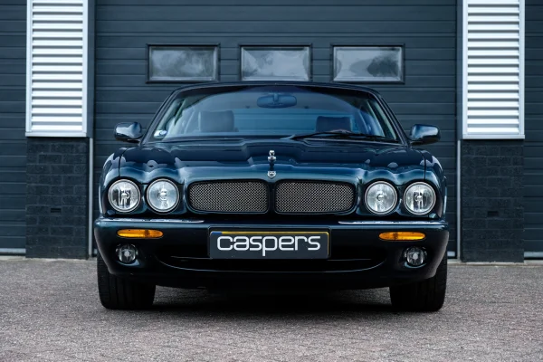 Foto 2 van fotogallerij Jaguar XJR 4.0 V8 uit 2001