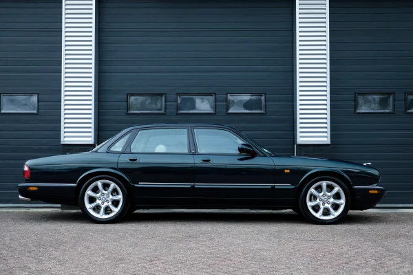 Foto 4 van fotogallerij Jaguar XJR 4.0 V8 uit 2001