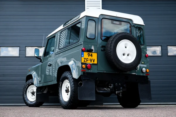 Foto 1 van fotogallerij Land Rover Defender 2.4 TD 90 SW uit 2008