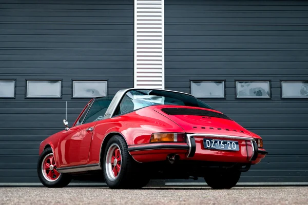 Foto 1 van fotogallerij Porsche 911 T Targa, ölklappe uit 1972