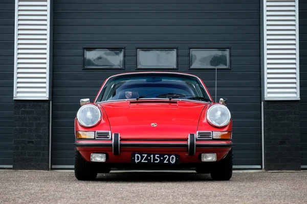 Foto 2 van fotogallerij Porsche 911 T Targa, ölklappe uit 1972