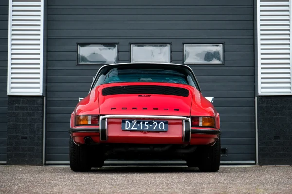 Foto 3 van fotogallerij Porsche 911 T Targa, ölklappe uit 1972