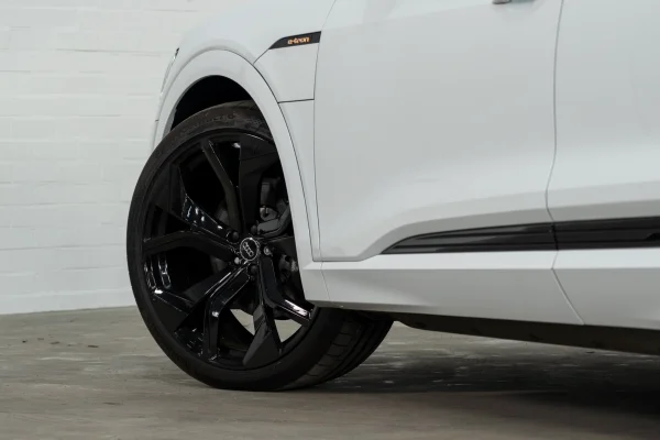 Foto 18 van fotogallerij Audi E-Tron 55 Quattro S-Line Pro Line Plus uit 2019