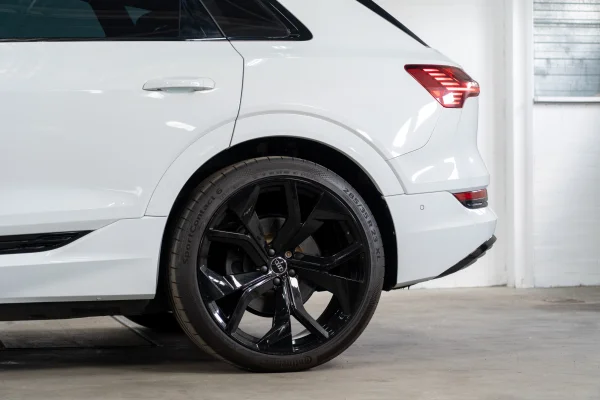 Foto 16 van fotogallerij Audi E-Tron 55 Quattro S-Line Pro Line Plus uit 2019