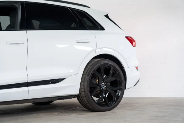 Foto 12 van fotogallerij Audi E-Tron 55 Quattro S-Line Pro Line Plus uit 2019