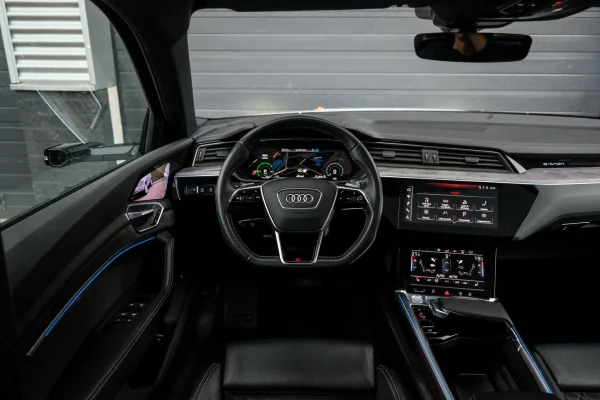 Foto 29 van fotogallerij Audi E-Tron 55 Quattro S-Line Pro Line Plus uit 2019
