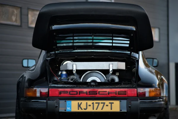 Foto 14 van fotogallerij Porsche 911 3.2 Carrera Turbo uit 1986