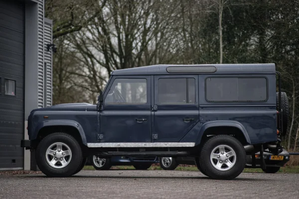 Foto 4 van fotogallerij Land Rover Defender 110 SW 7 persoons uit 2011