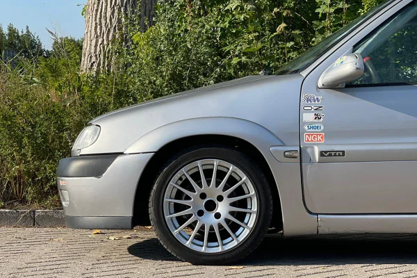 Foto 5 van fotogallerij Citroën Saxo 1.6i VTS 16v 3d uit 1996