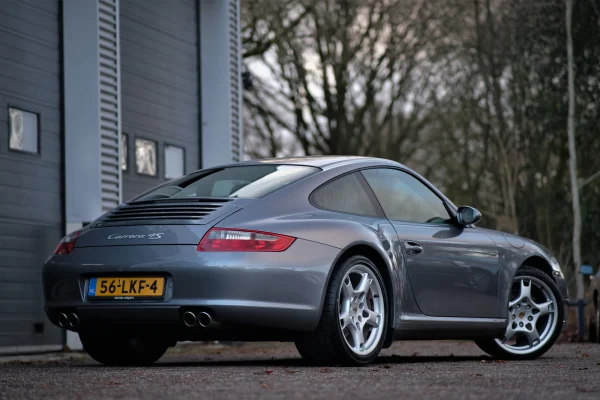 Foto 1 van fotogallerij Porsche 911 3.8 Carrera 4S Youngtimer uit 2005